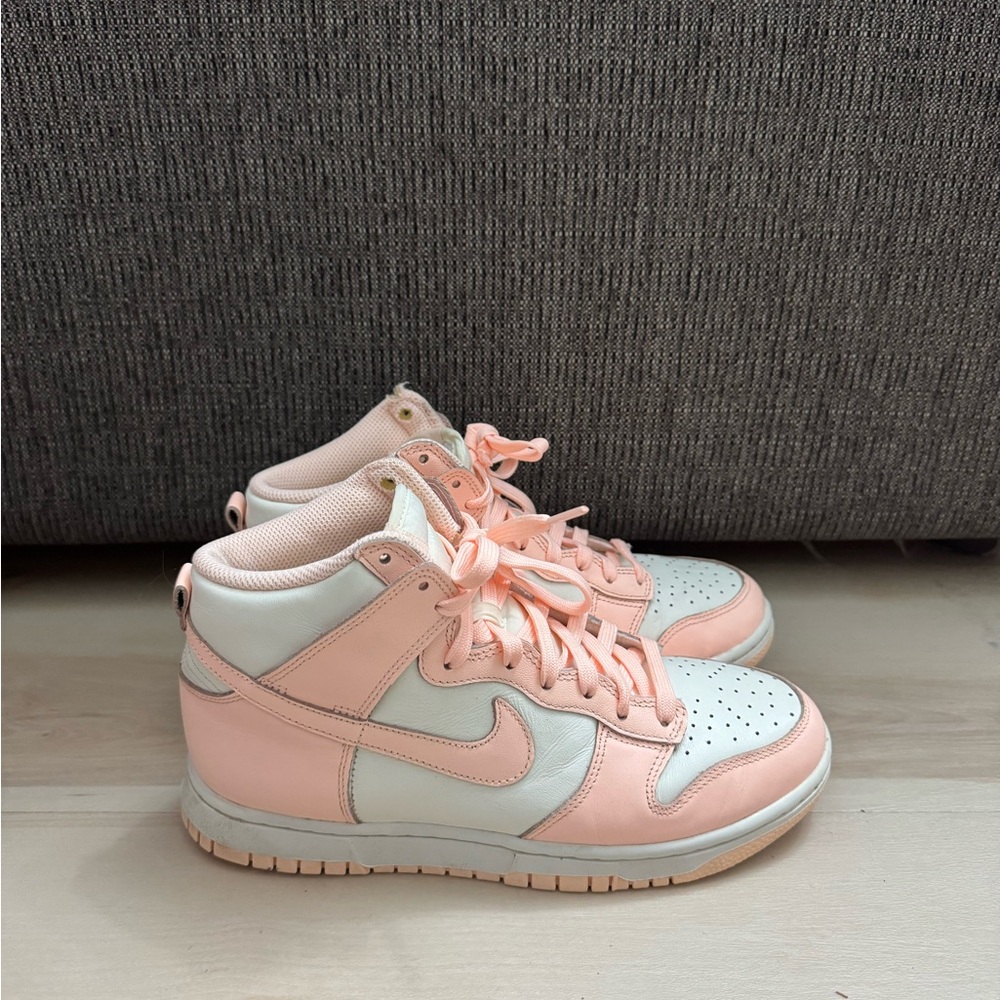 Nike dunk Sneakers in Pink and White